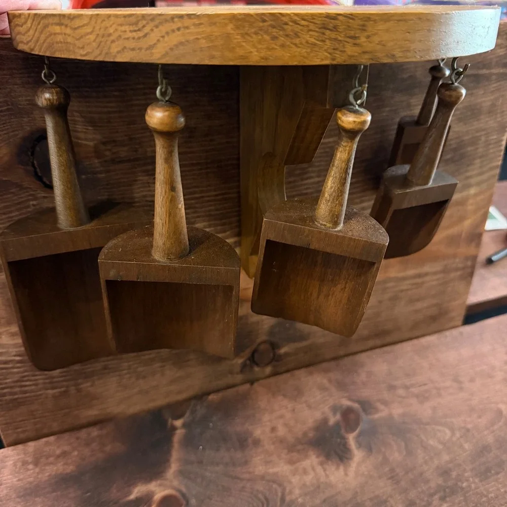 Vintage Wooden Measuring Scoop Set 5 Piece with Wall Mount Display Rack Brown